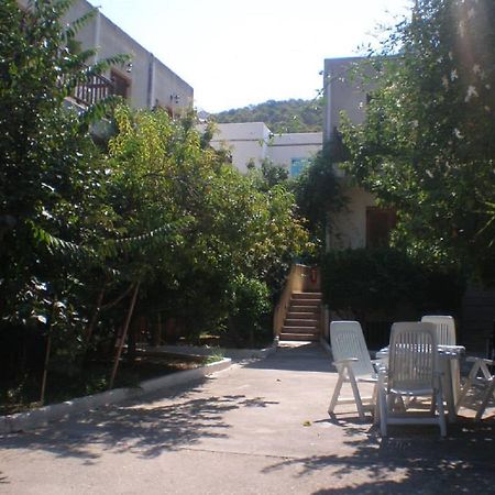 Ilios Apartments Poros Town Екстер'єр фото