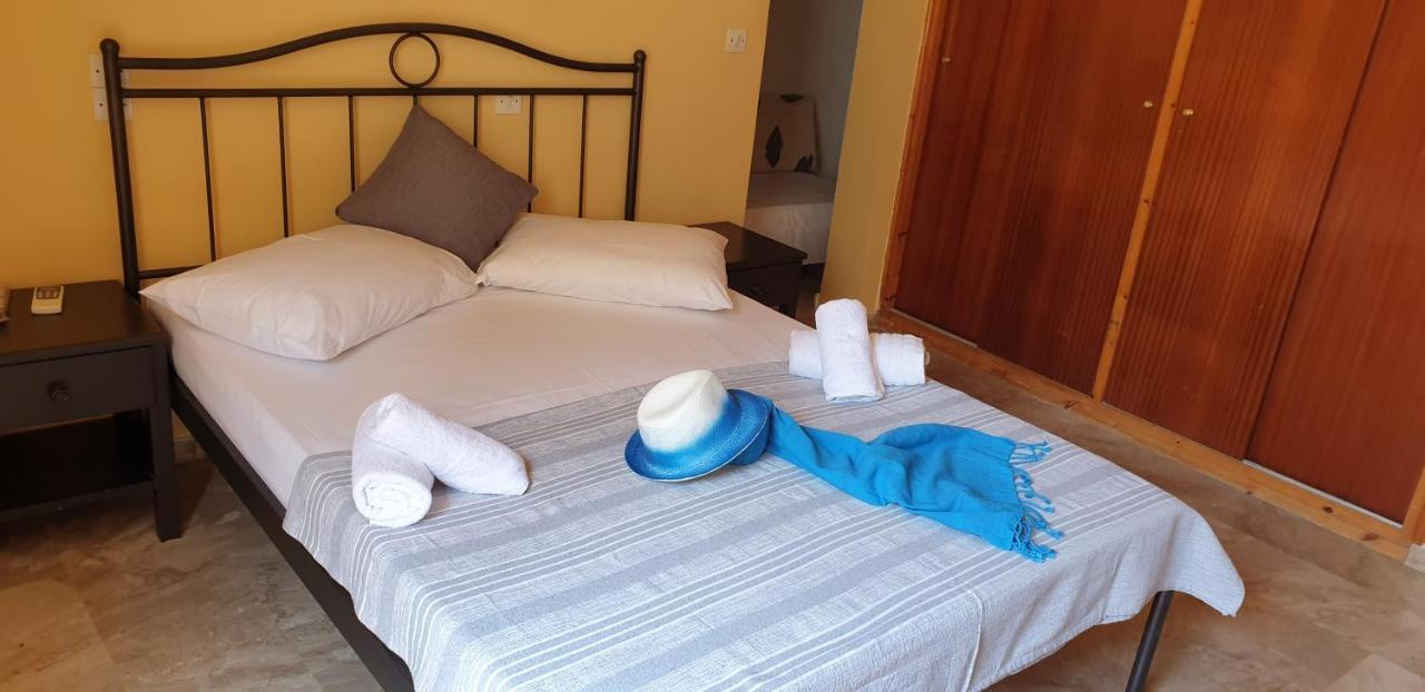 Ilios Apartments Poros Town Екстер'єр фото